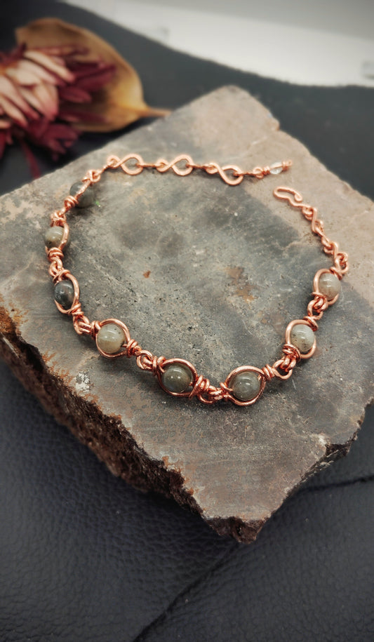 Aurora’s Embrace – Labradorite & Copper Centering Bracelet